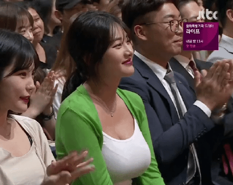 JTBC 방청객 누나 몸매 레전드 이미지 #1