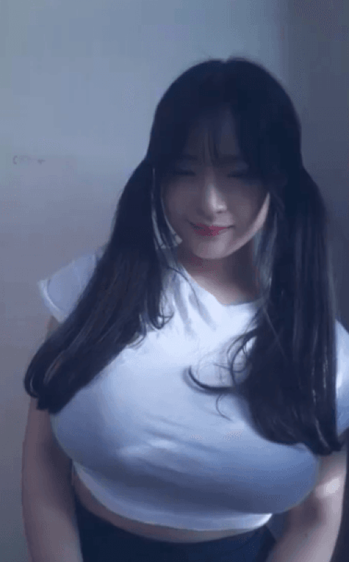 와.. 이건 가슴 몇 컵이냐.. K컵임? 이미지 #1