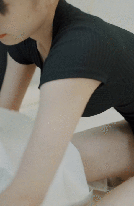 청소하는 처자의 무방비한 일상 이미지 #1
