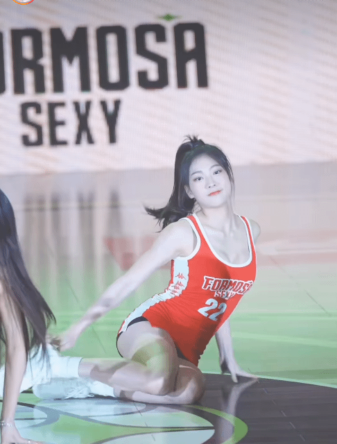 화끈한 스타일인 대만 치어리더 이미지 #1