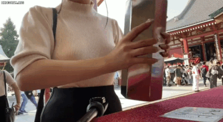 흔드는척 다른걸 더 열심히 흔드는 이미지 #1