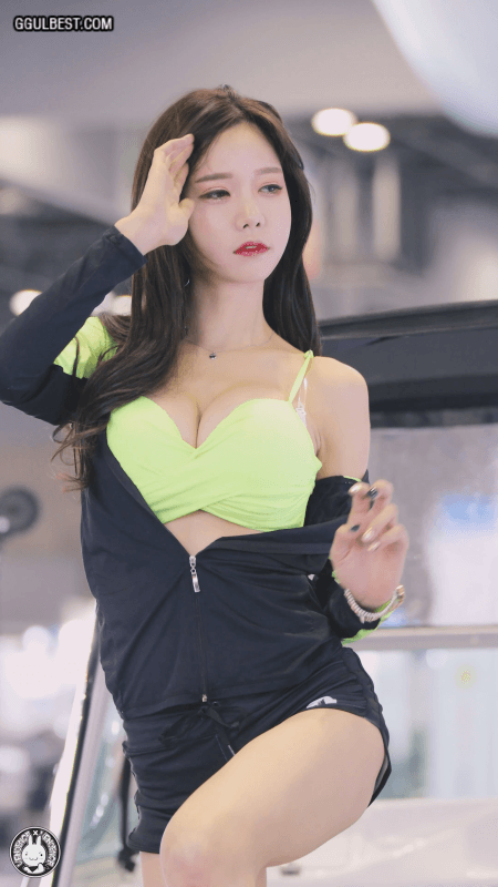 야무지게 모은 레이싱걸 이미지 #1
