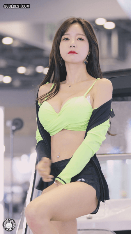 야무지게 모은 레이싱걸 이미지 #2