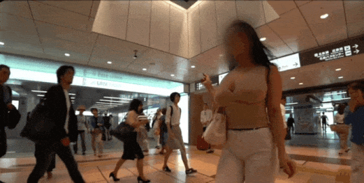 이러고 돌아다니면 여자들도 다 쳐다봄 이미지 #1