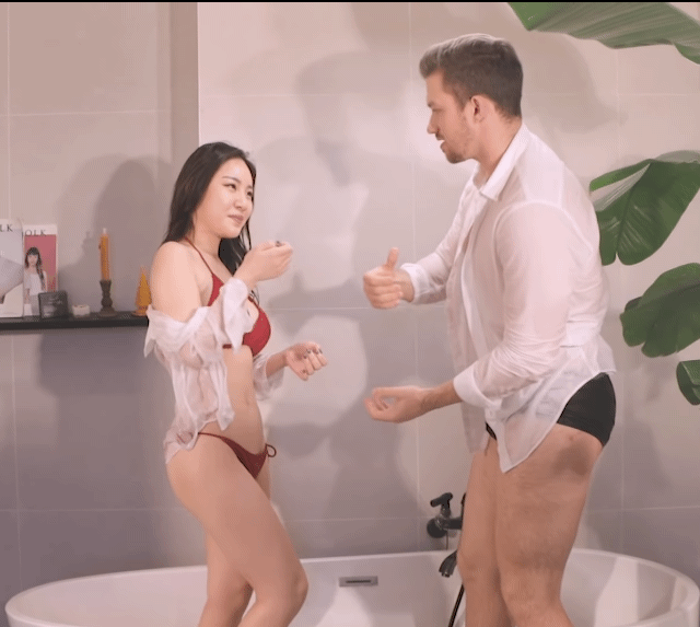 존잘서양남 품에 안긴 한국 누나 이미지 #1