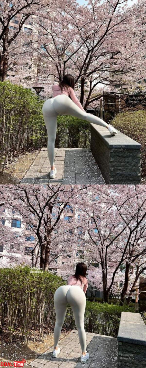 밖에서 이러고 있는 여자 쳐다보면 잡혀감? 이미지 #1