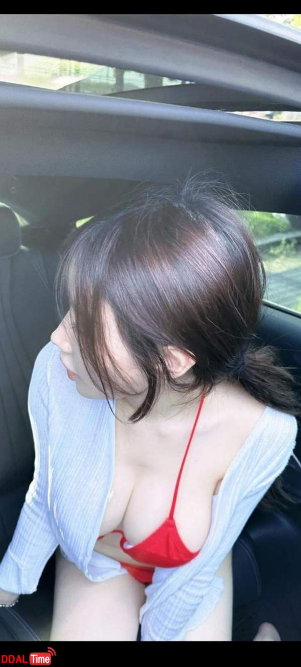 피부톤 까지 완벽한 존예녀의 요가복 이미지 #2